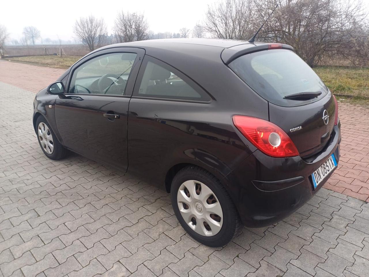 Opel Corsa 1.2 3 porte Sport