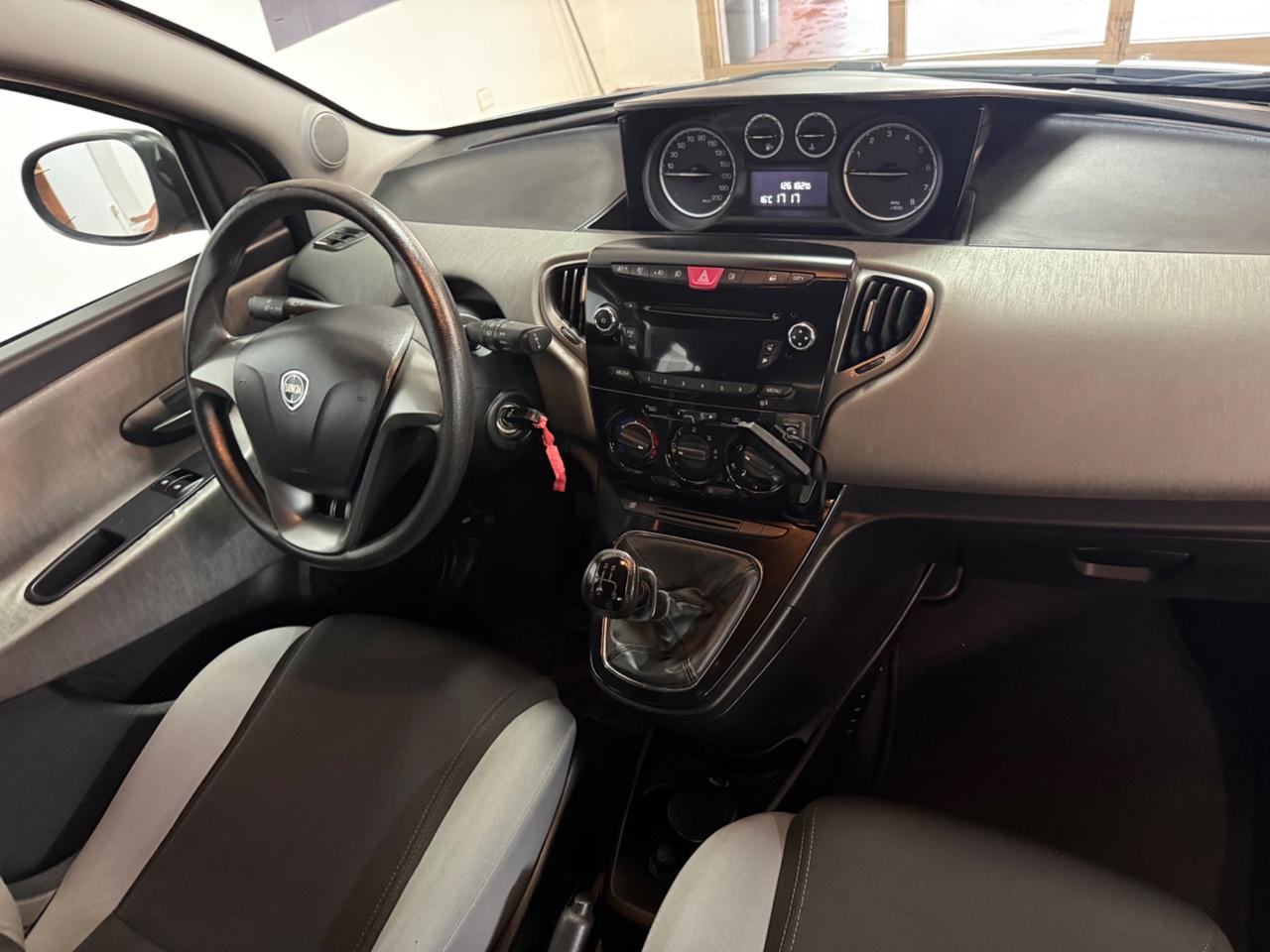 Lancia Ypsilon 1.2 69 CV 5 porte Gold