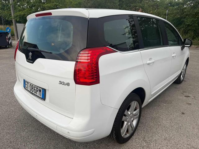PEUGEOT 5008 1.6 HDi 115CV Allure senza nessun lavoro da fare
