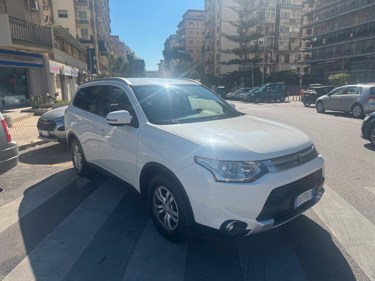 Mitsubishi Outlander 2.2 DI-D 4WD Intense