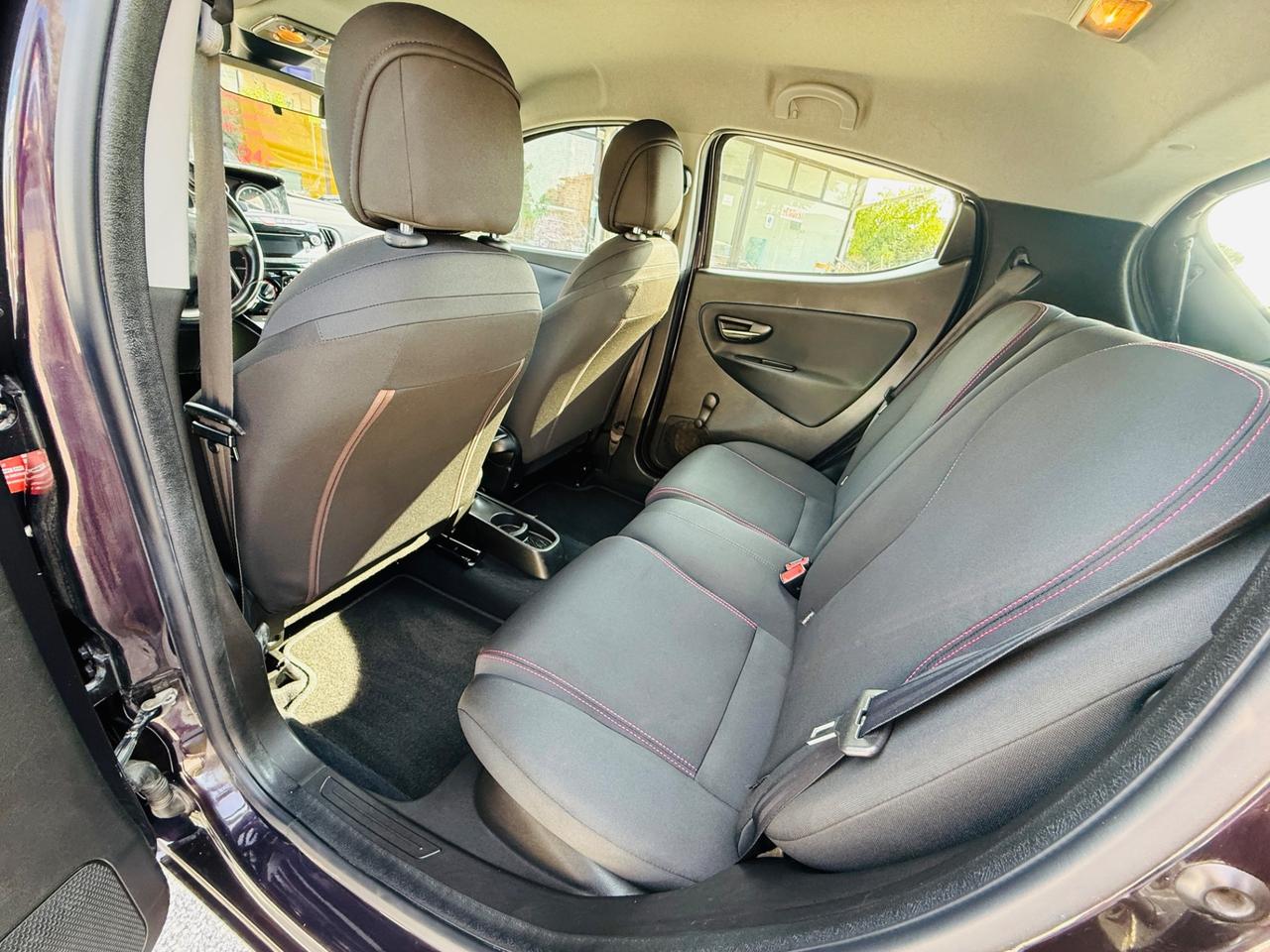 Lancia Ypsilon 0.9 TwinAir 85 CV 5 porte Metano Ecochic Elefantino