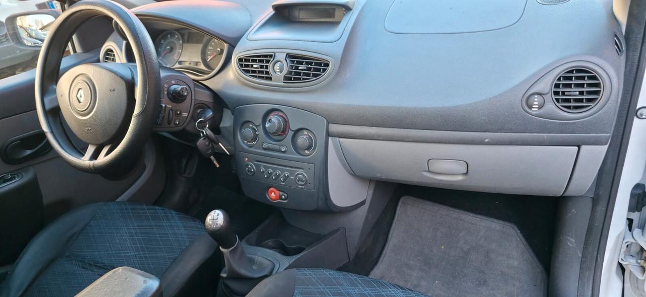 Renault Clio 1.2 16V 5 porte Luxe neopatentati