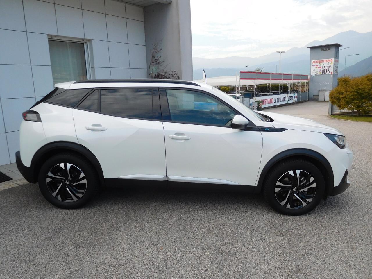 Peugeot 2008 motore elettrico 136 CV Allure Pack