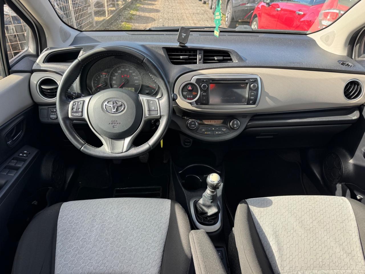 Toyota Yaris 1.3 5 porte Lounge NEOPATENTATI