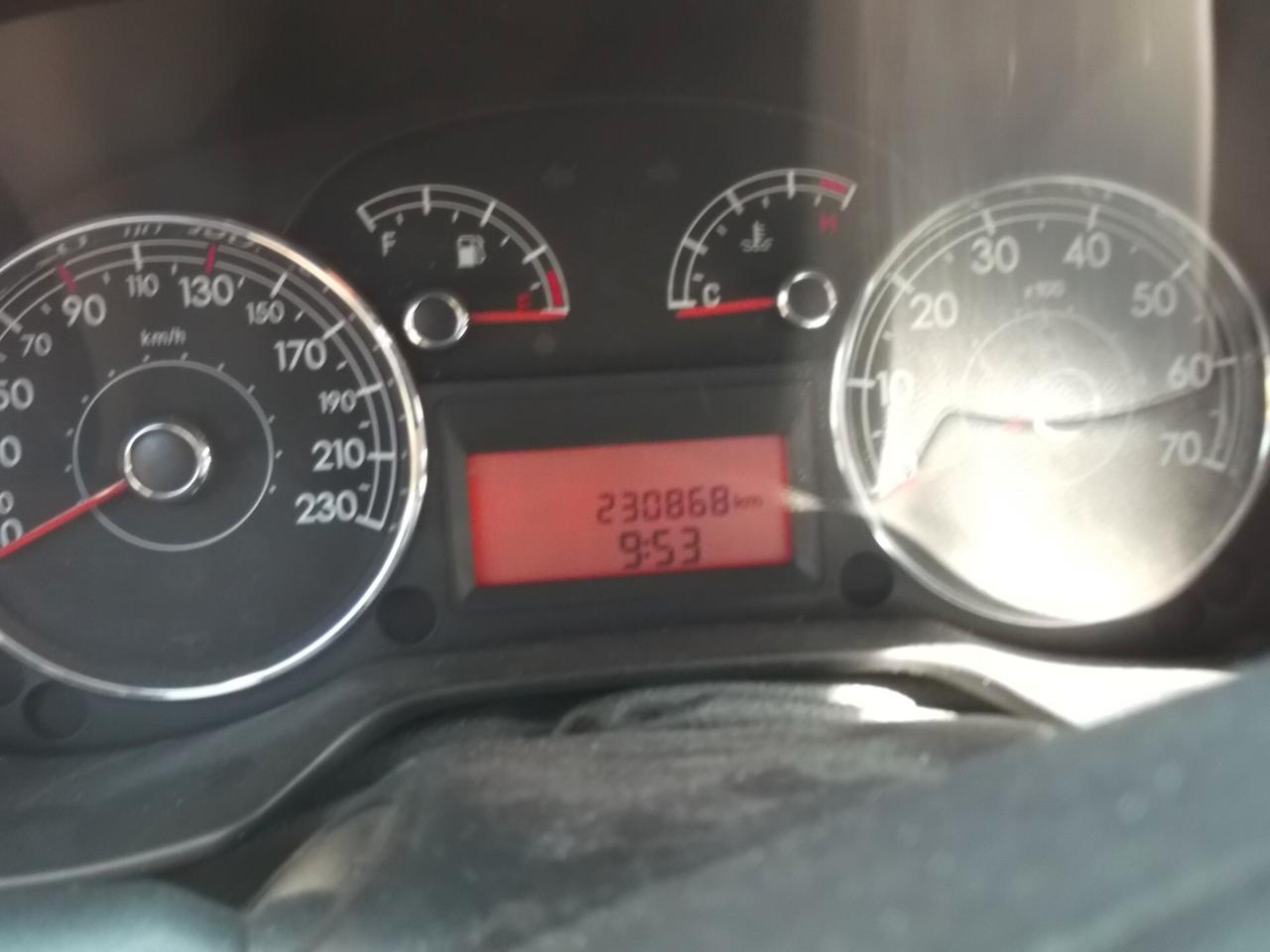 Fiat Punto 1.4 8V 5 porte Natural Power Easy - 01