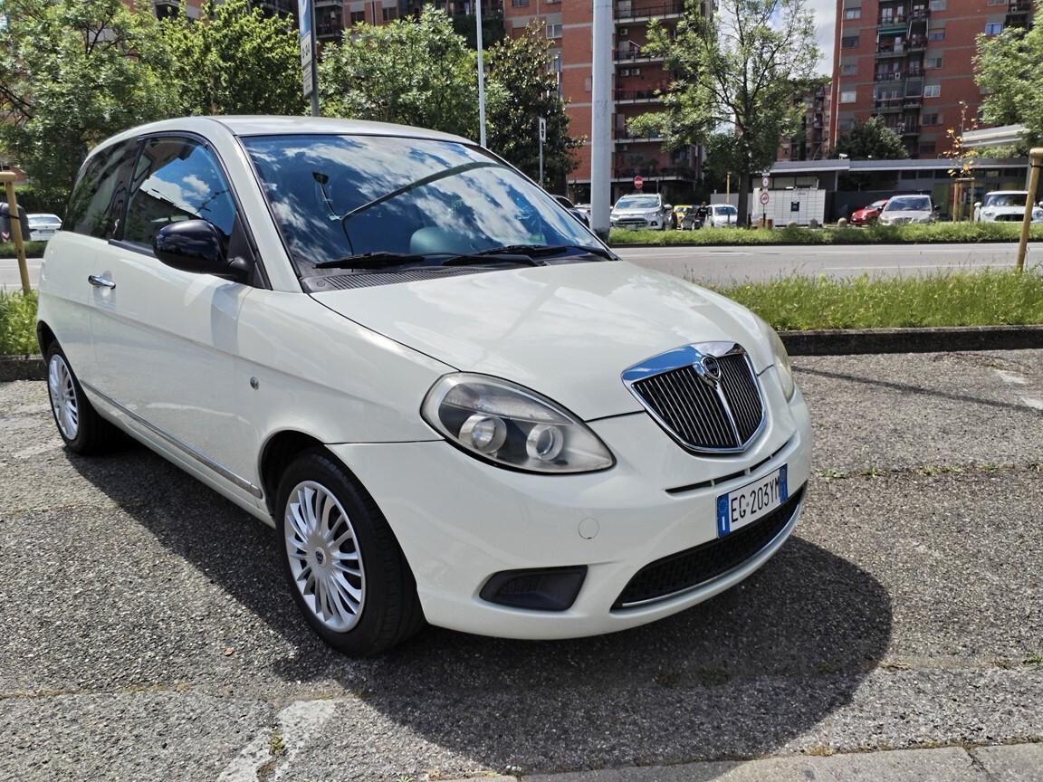 Lancia Ypsilon 1.2 8v Fire 97000km euro 5 2011