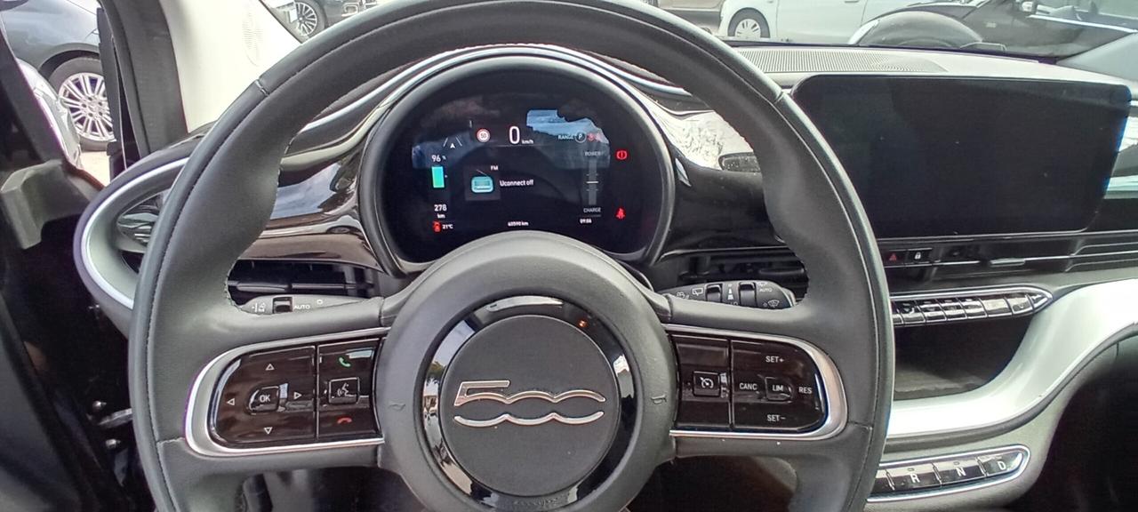 Fiat 500 500e Berlina 42 kWh La Prima