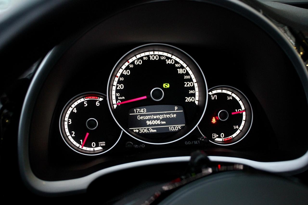 Volkswagen Maggiolino Cabrio 2.0 TDI DSG SENSORI SEDILI RISCALDATI