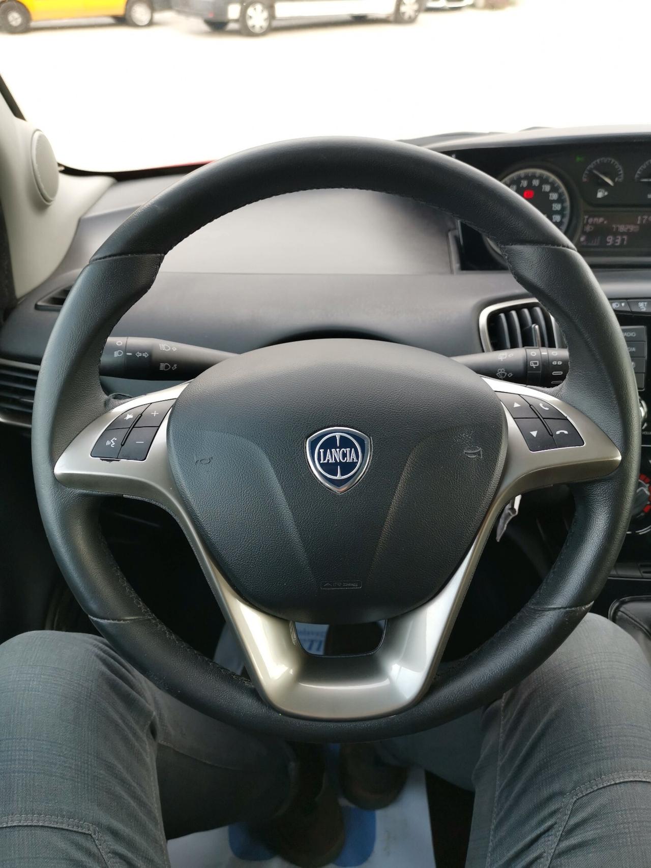 Lancia Ypsilon 0.9 TwinAir 85 CV 5 porte Metano Ecochic Gold