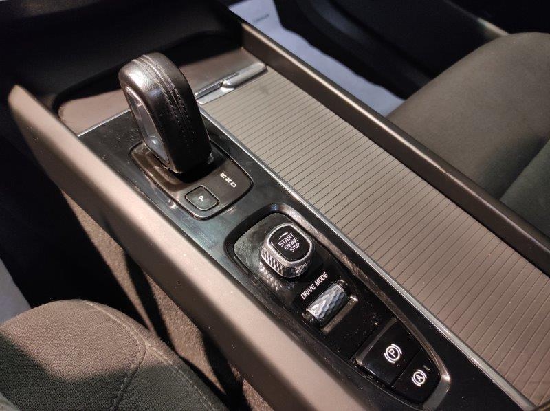 VOLVO XC60 (2017-->) - XC60 T6 Recharge Plug-in Hybrid AWD Inscription Expression