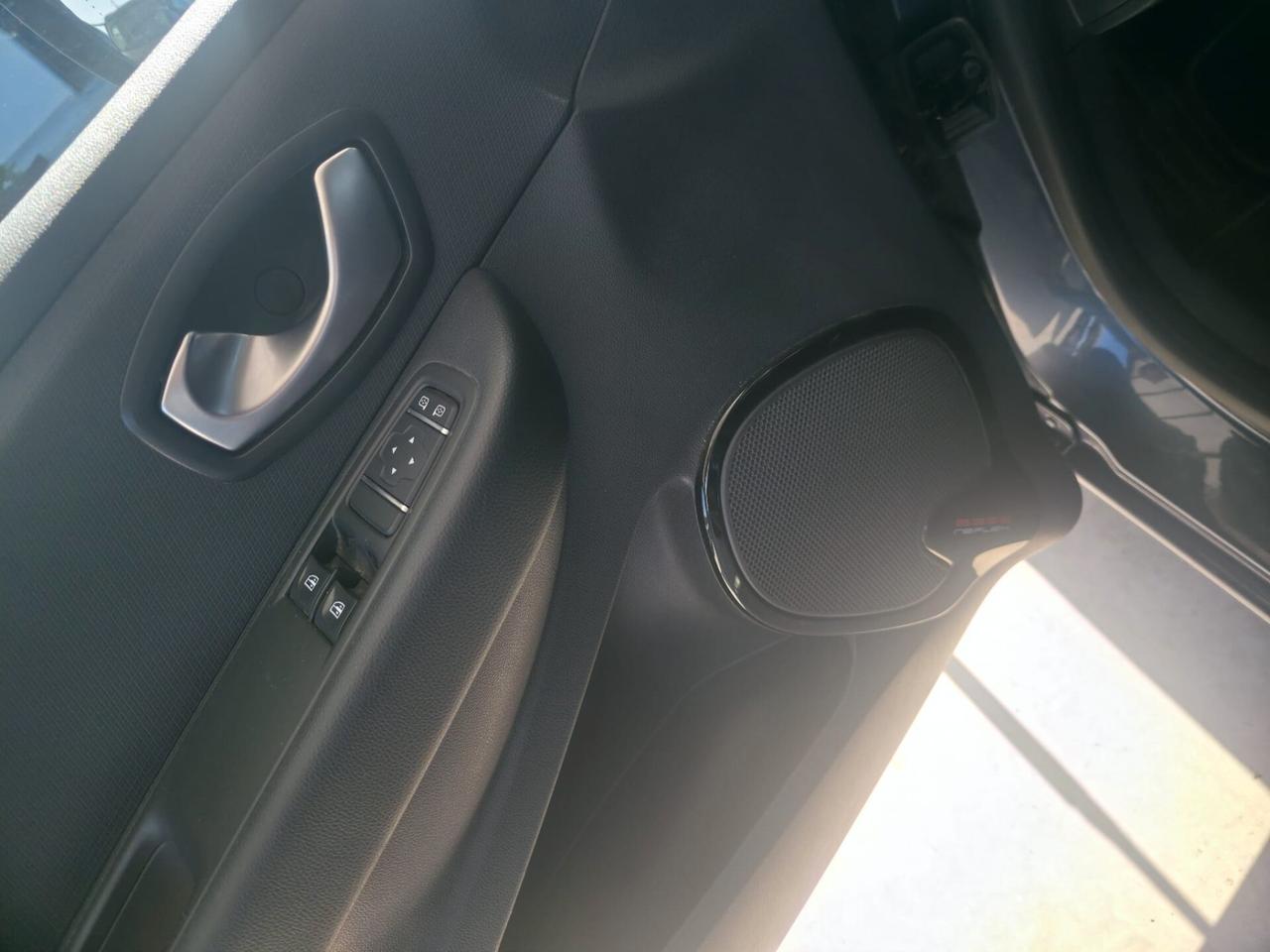 Renault Clio dCi 8V 75 CV 5 porte Moschino Life