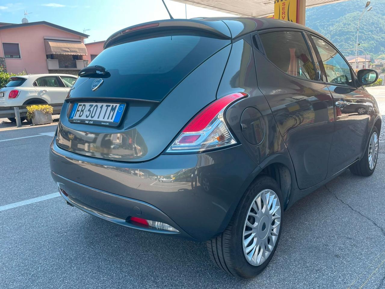 Lancia Ypsilon 1.2 69 CV 5 porte Silver