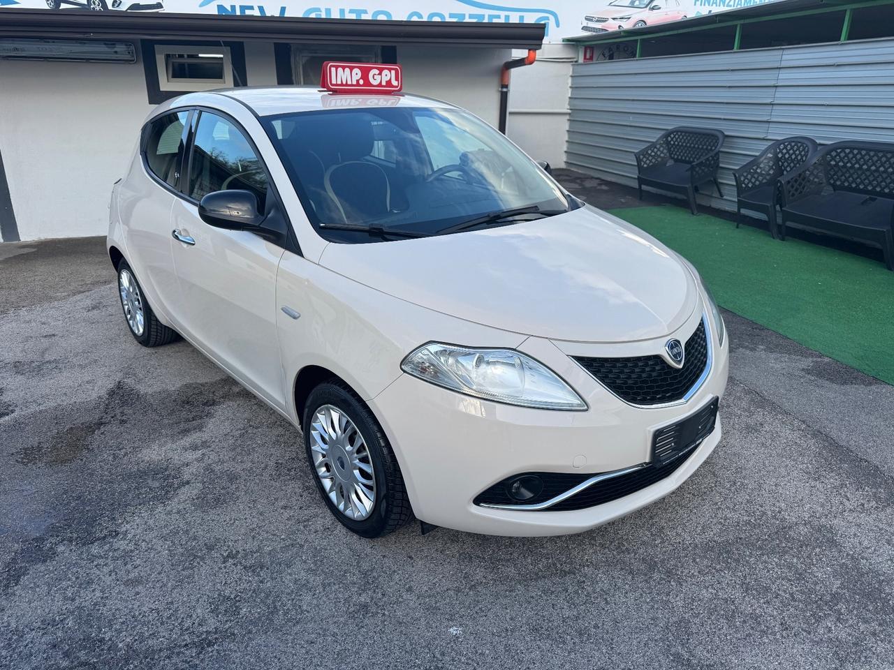 Lancia Ypsilon 1.2 69 CV 5 porte GPL Ecochic Silver
