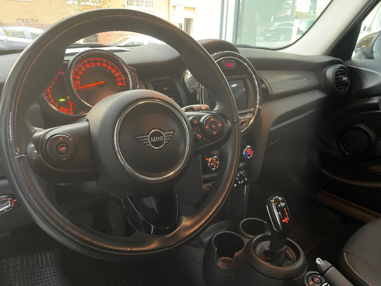 Mini Cooper 1.5 Twin turbo automatico 136cv 2019