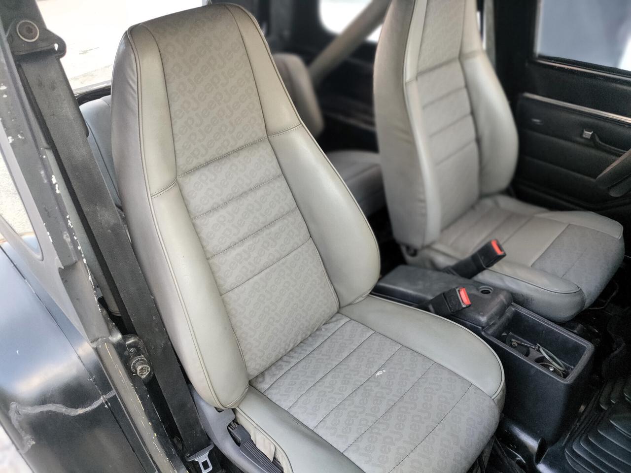 Jeep Wrangler 4.0 V6 4p e GPL 2032