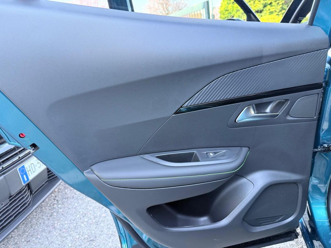 Peugeot 2008 2008 1.2 hybrid GT 145cv e-dcs6