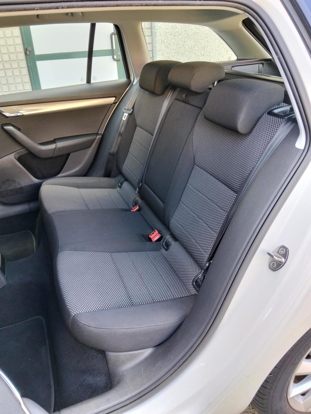 Skoda Octavia 1.6 TDI CR 110 CV 4x4 Wagon*S&S*Navi*E6