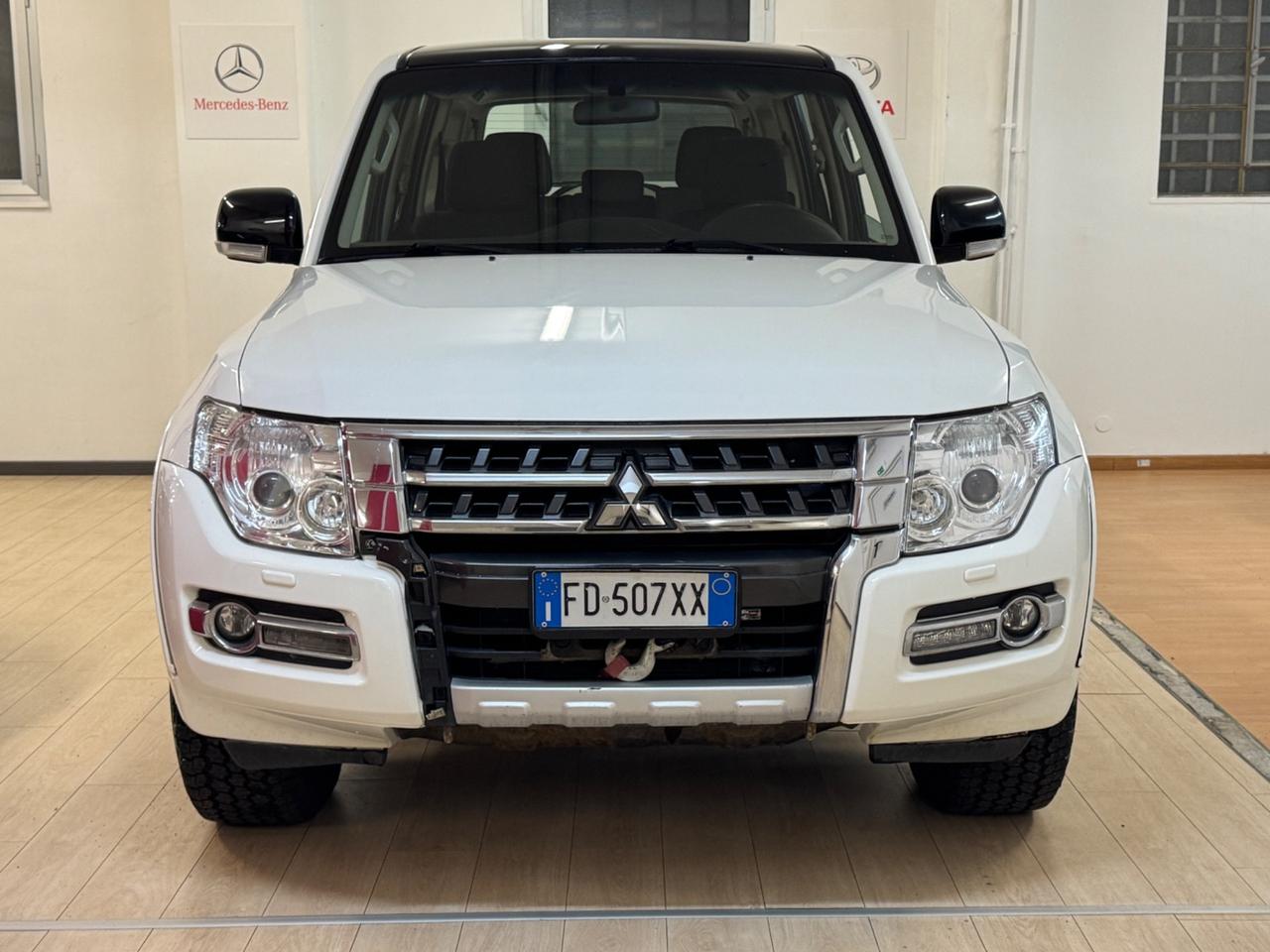 Mitsubishi Pajero 3.2 DI-D 16V aut. 5p. Instyle DPF 7Posti Gancio 4x4
