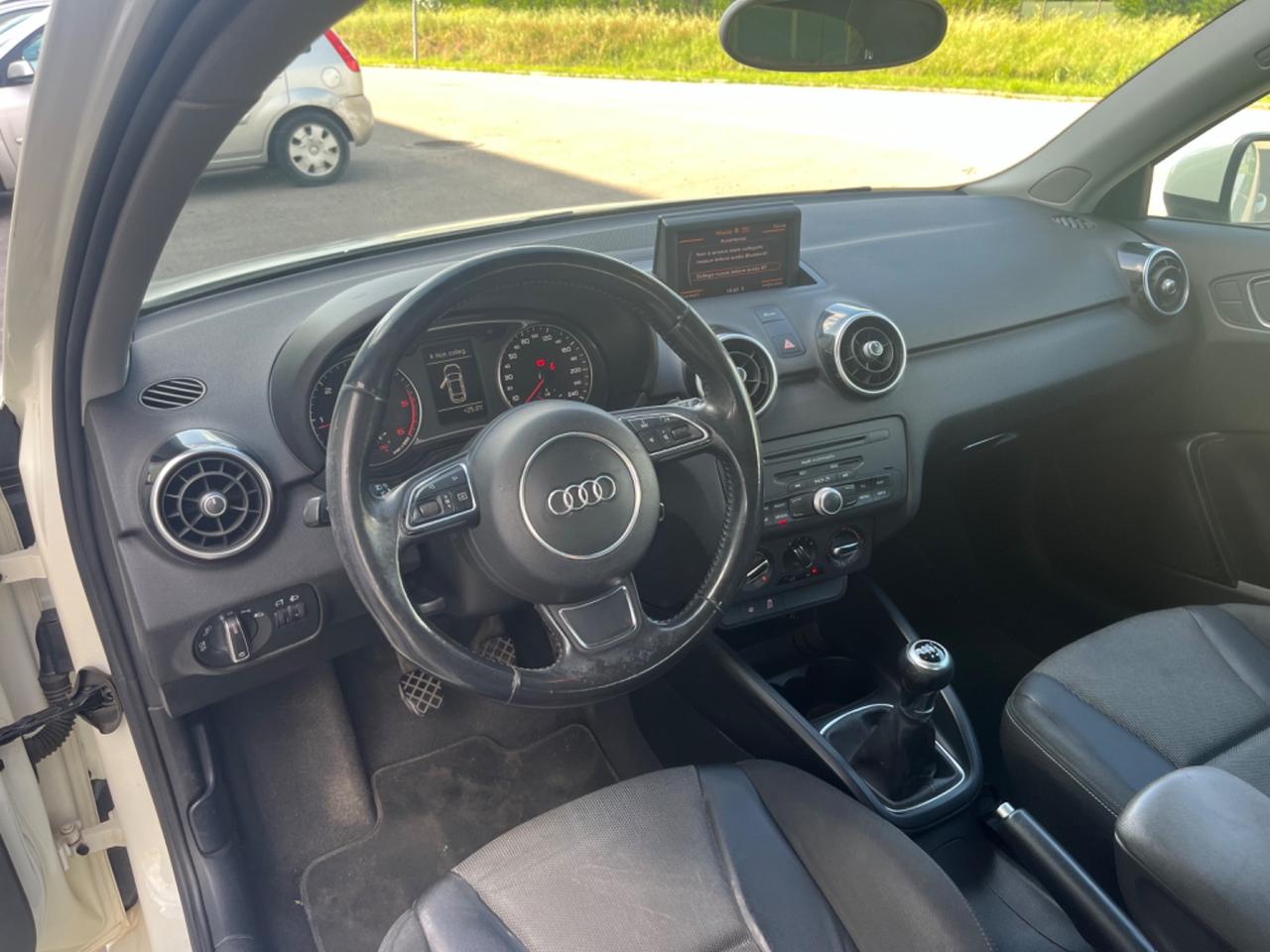 Audi A1 1.6 TDI 90 CV OK ANCHE NEOPATENTATI