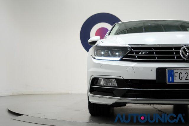 VOLKSWAGEN Passat Variant 1.6 TDI SCR DSG R-LINE BMT