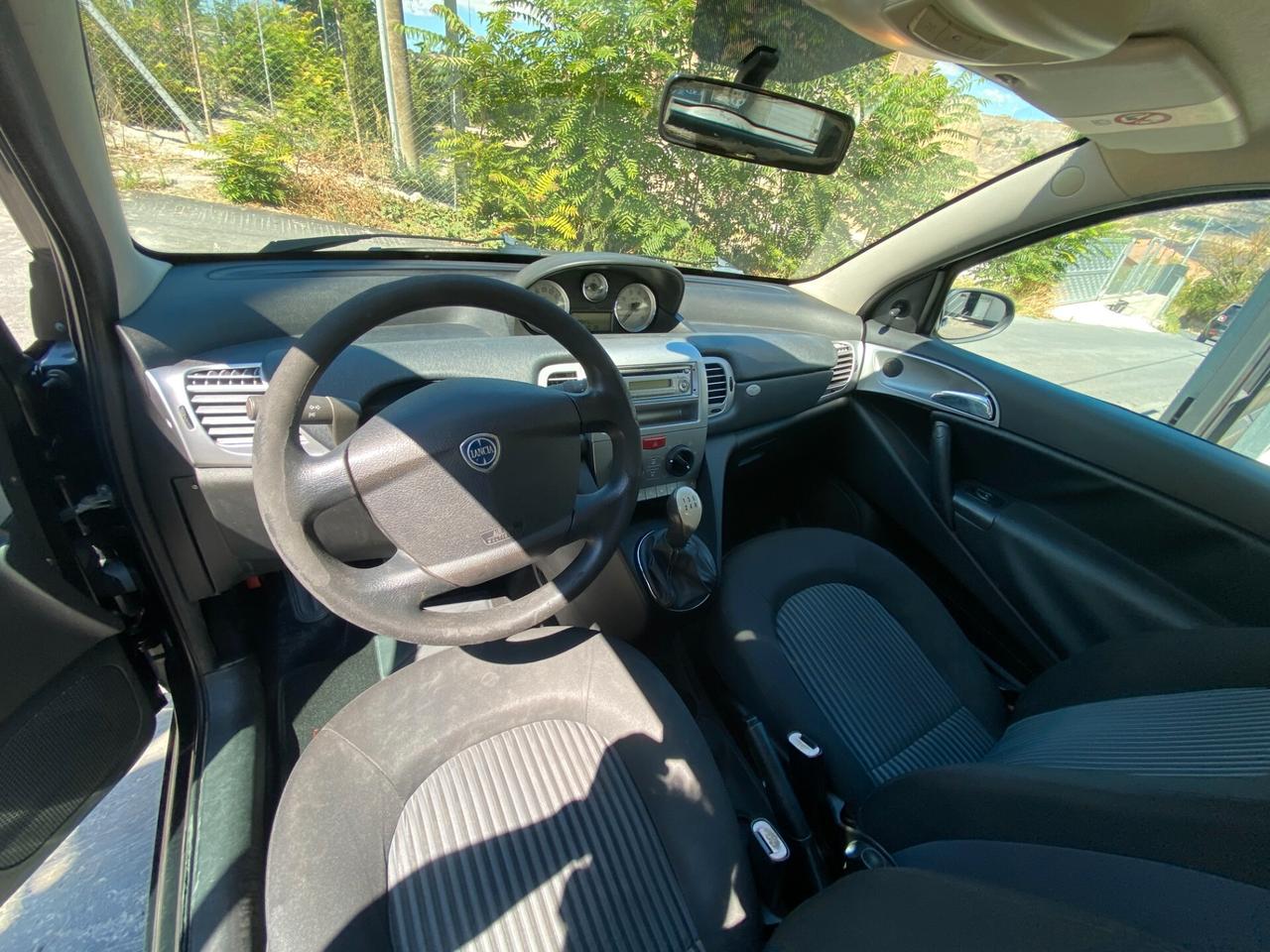 Lancia Ypsilon 1.3 MJT 75 CV Argento