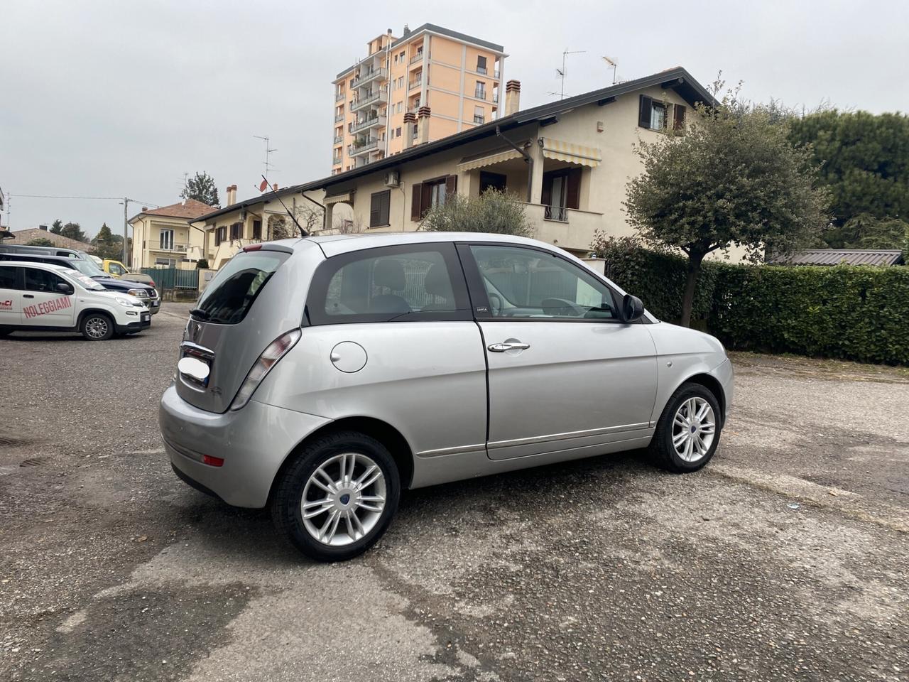 Lancia Ypsilon 1.2 69 CV 5 porte S&S Platinum OK NEOPATENTATI