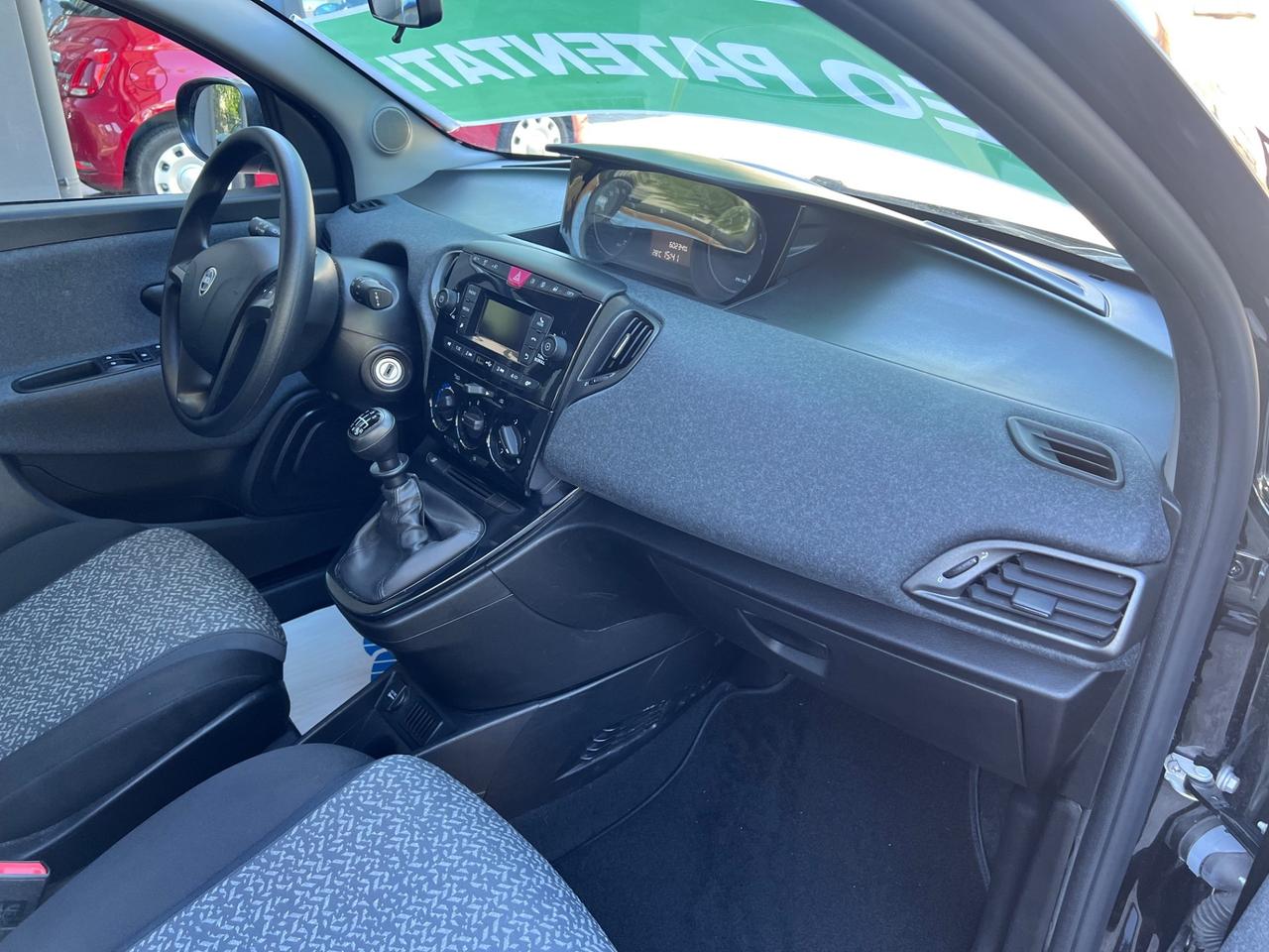 Lancia Ypsilon 1.0 FireFly 5 porte S&S Hybrid Ecochic Silver