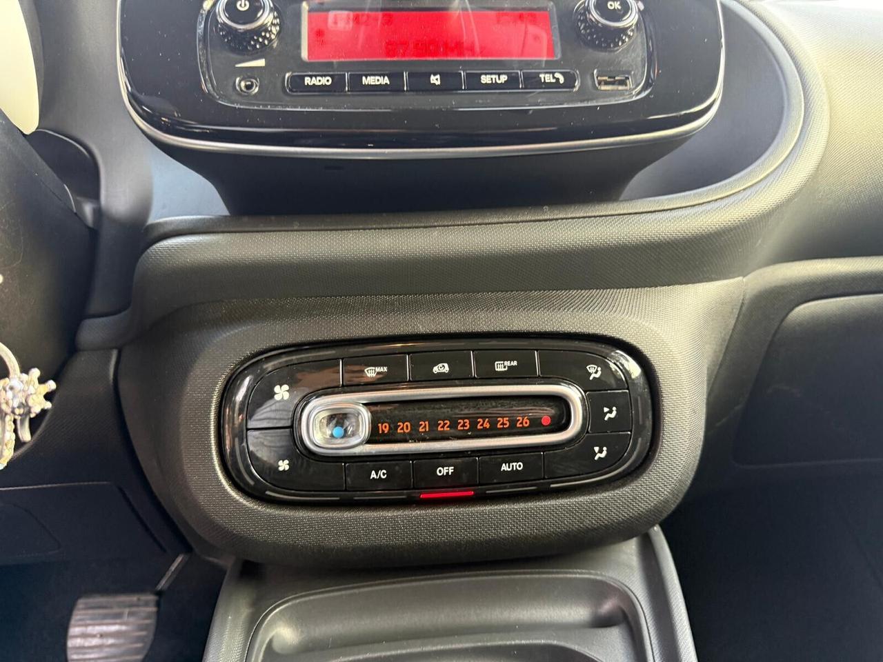 Smart ForTwo 1.0 71cv Coupe Clima cambio Auto fari nuovi