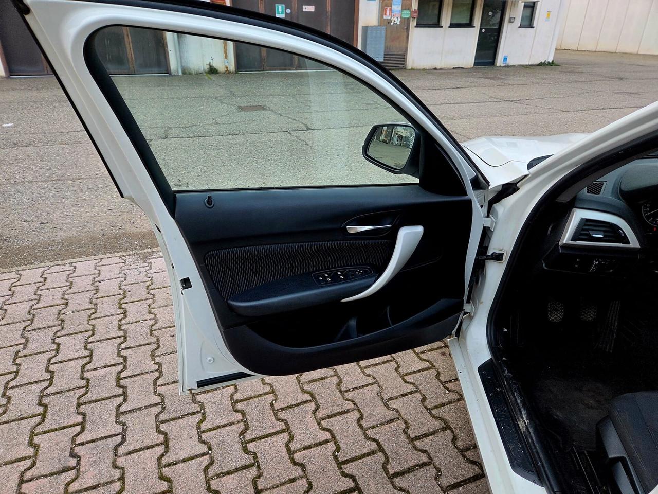 Bmw 116 116d 5p. Unique