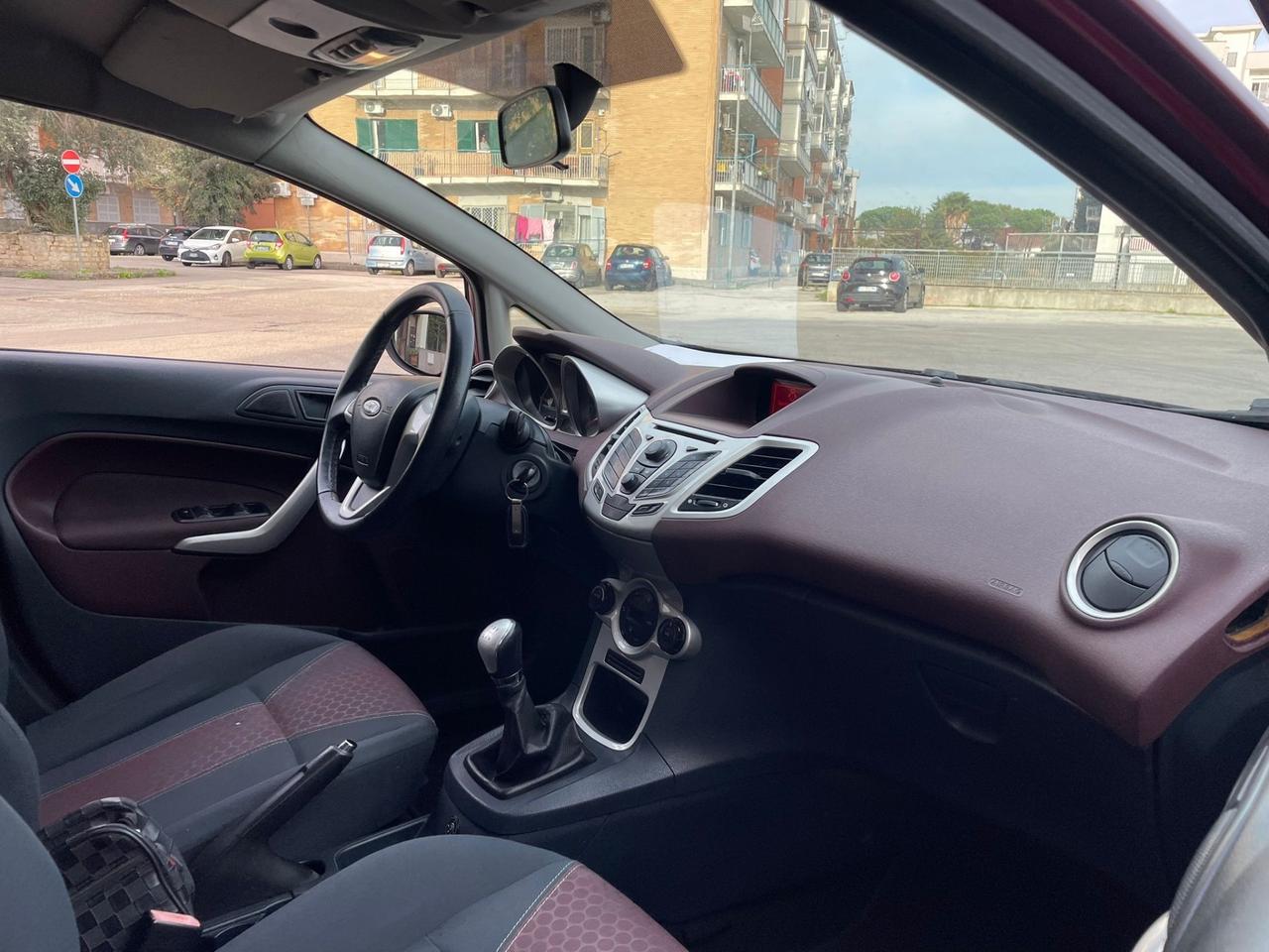 Ford Fiesta 1.4 5 porte Bz.- GPL Titanium IN PERFETTE CONDIZIONI