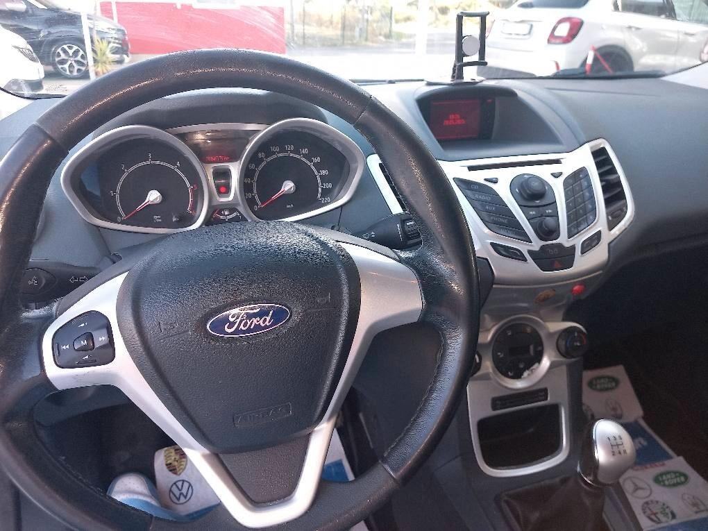 Ford Fiesta 1.6 TDCi 3p. Ghia x neo patentati km 208000 ottime condizioni