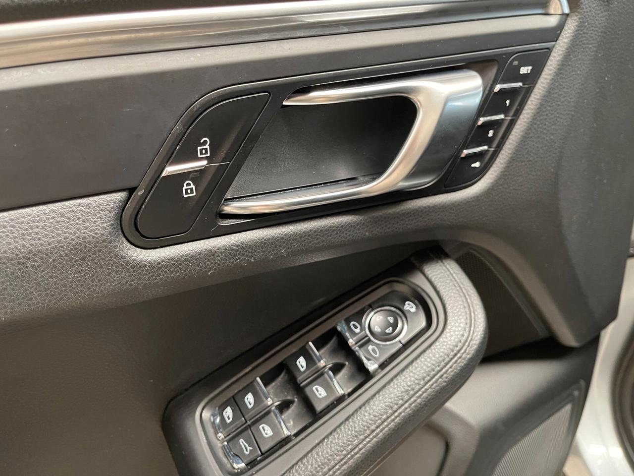 Porsche Macan 2.0 245cv pdk-LEGGI SOTTO