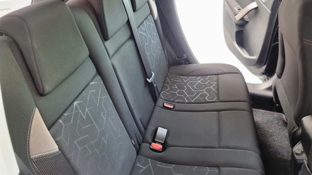 Peugeot 2008 1.2 KM 31.600 UNICO PROPRIETARIO,DISTRIBUZIONE FATTA