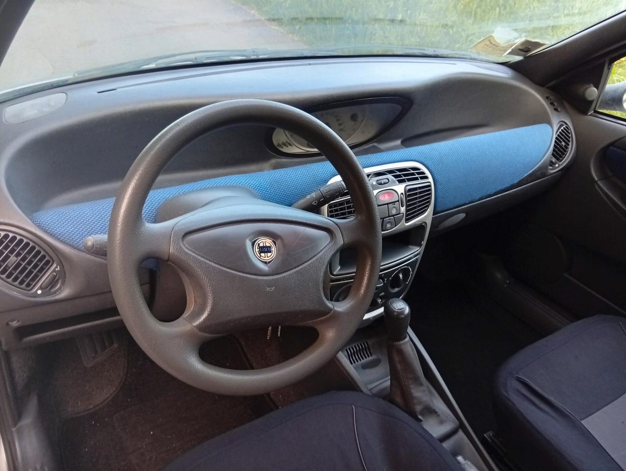 Lancia Y 1.2i cat Elefantino Blu