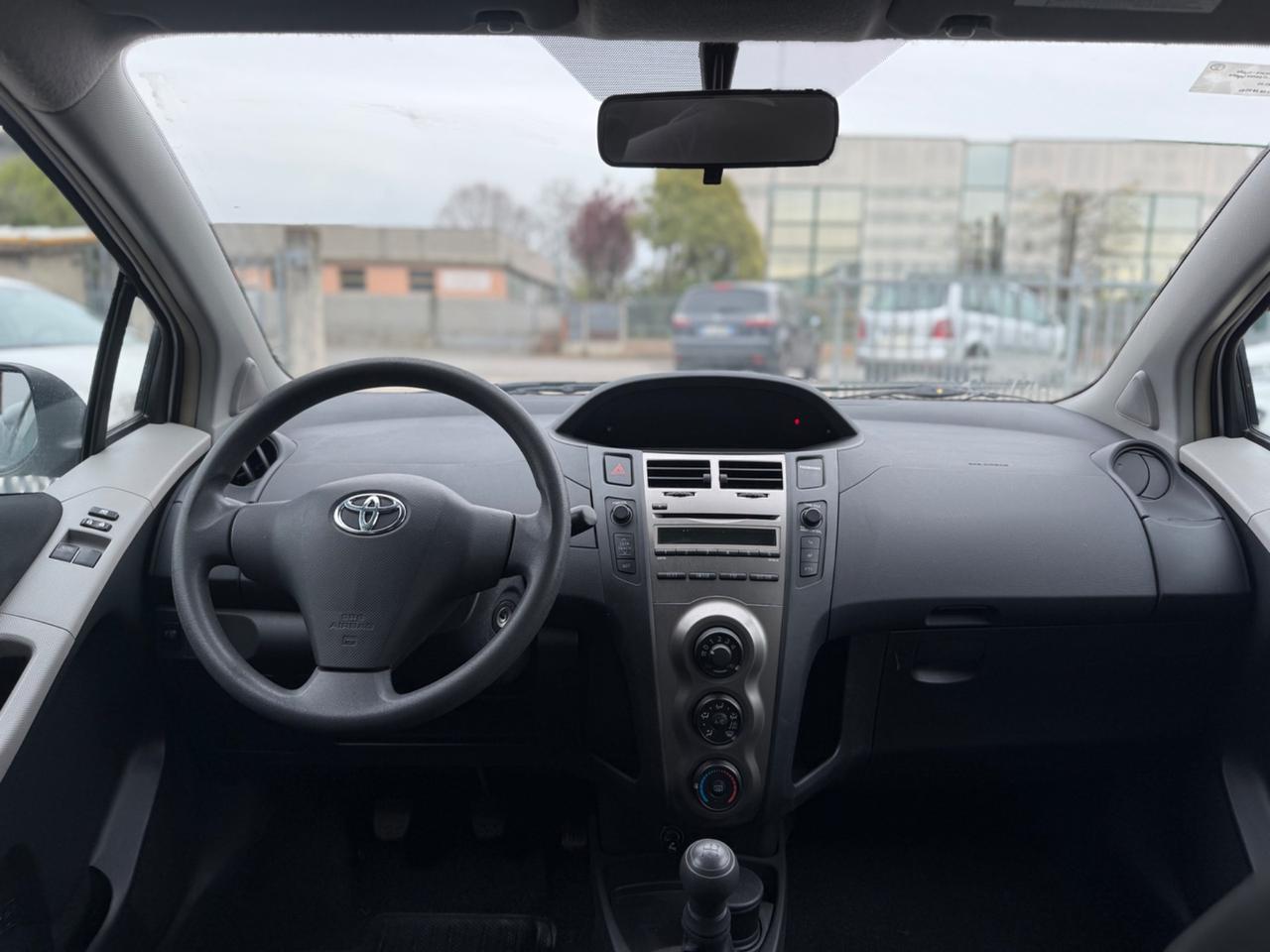 Toyota Yaris 1.0 5 porte