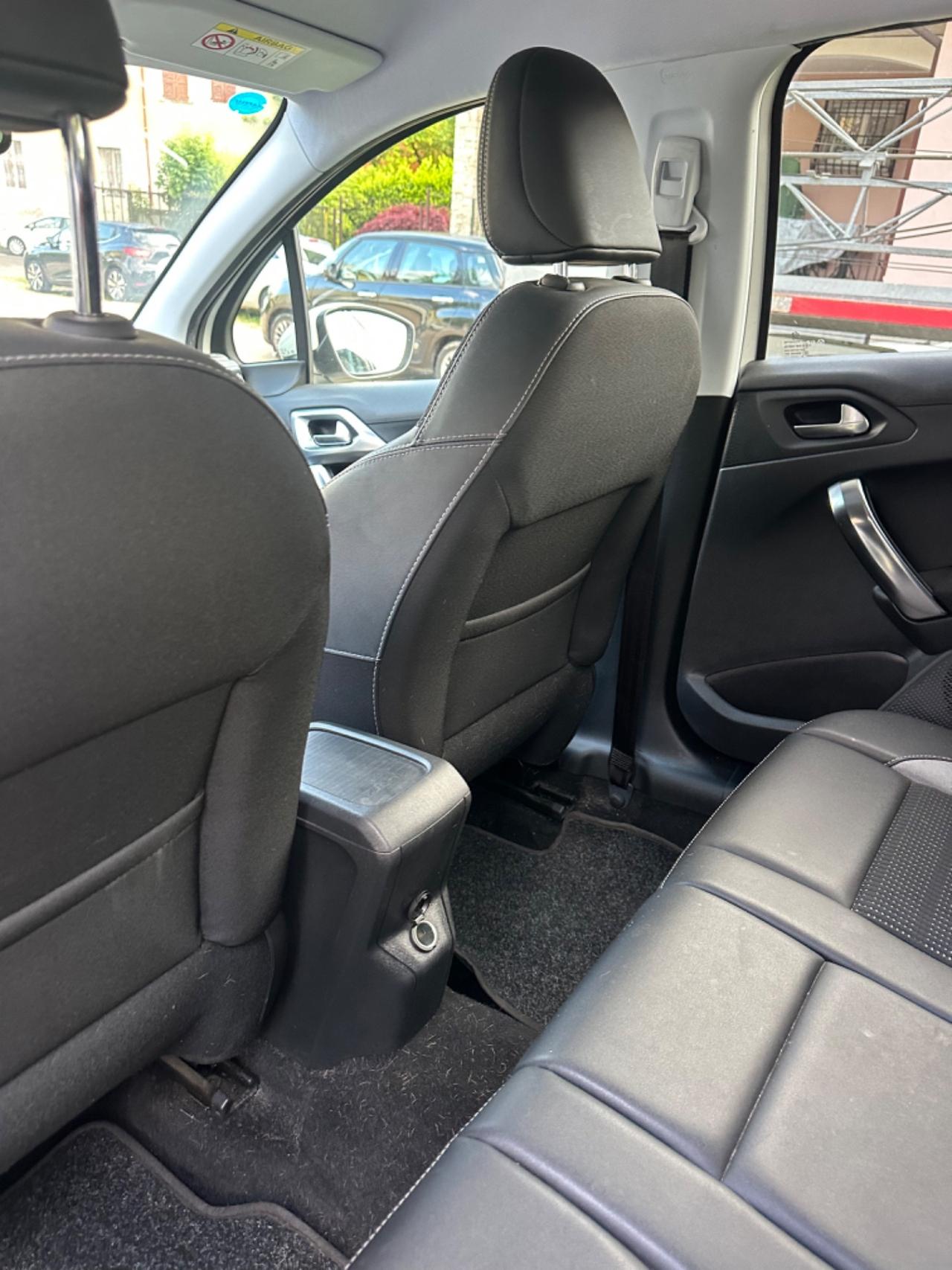 Peugeot 2008 BLUEHDi 100 ALLURE KMCERT GARANZ UNICOPR