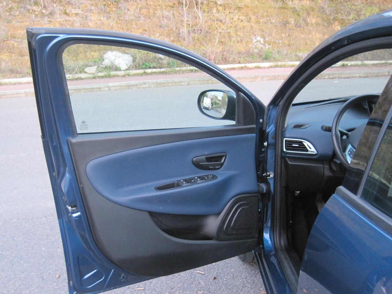 Lancia Ypsilon 1.0 FireFly 5 porte S&S Hybrid Platino