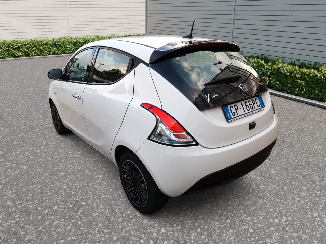 Lancia Ypsilon 1.0cc 70cv S&S Hybrid Gold Plus