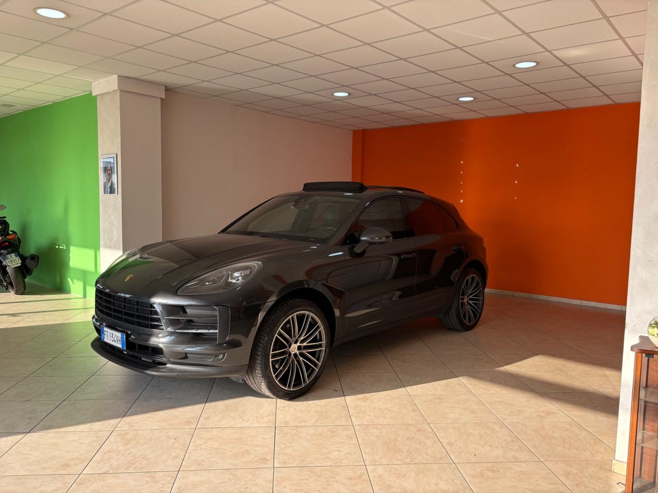 Porsche Macan 2.0 245 cv matrix-navi-tetto-pelle permute finanziamenti