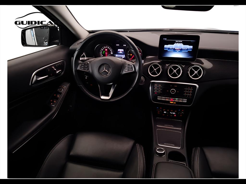 Mercedes-Benz GLA-X156 2017 - GLA 200 d Night Edition auto