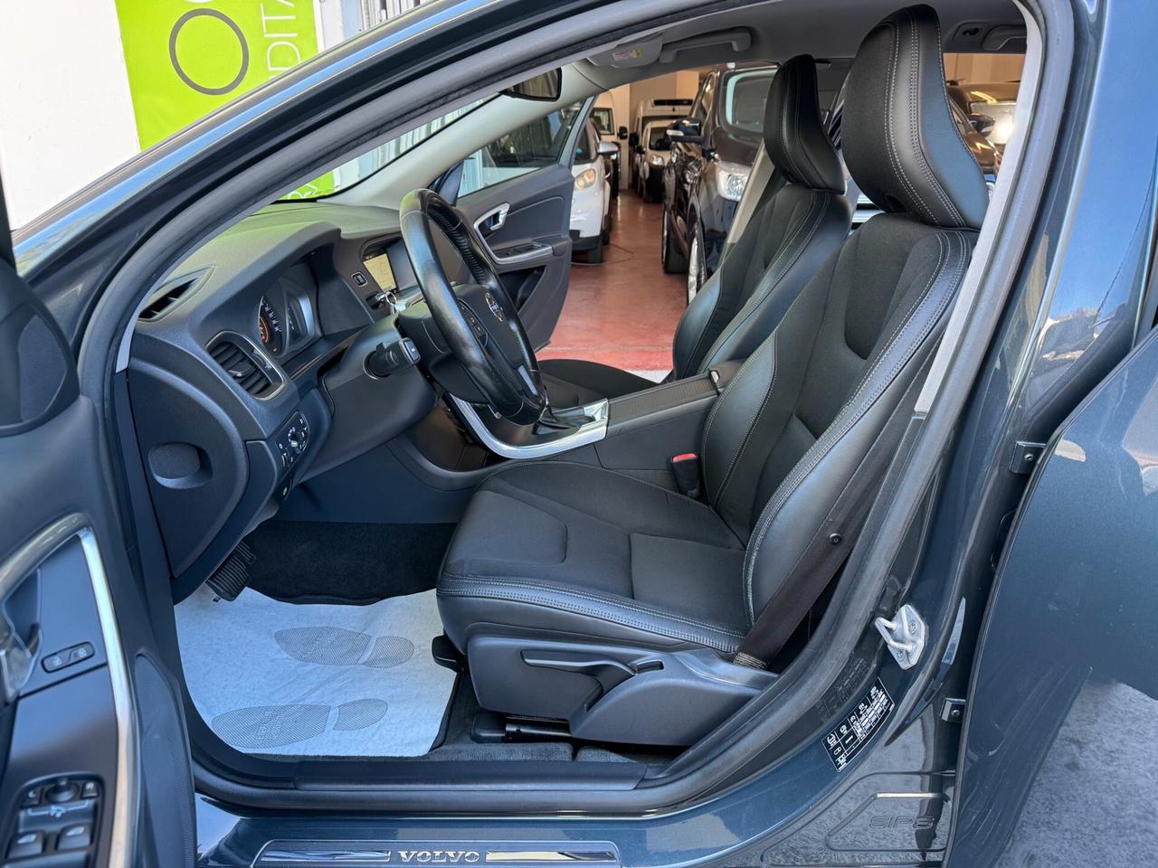 Volvo V60 1.6 d2 Momentum Powershift GARANZIA24MES