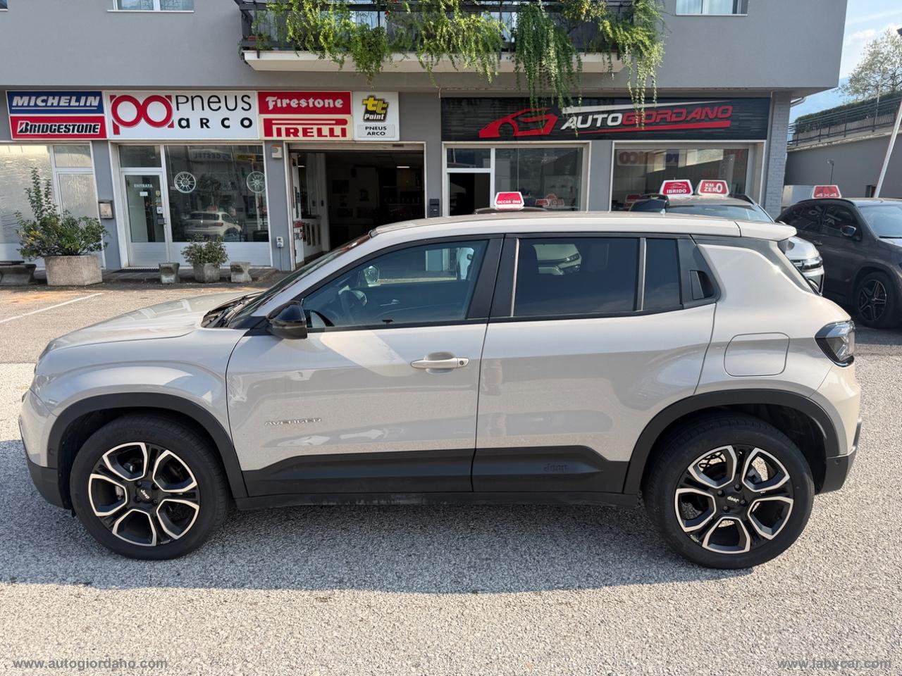 JEEP Avenger 1.2 Turbo Summit COMPRENDE SUMMIT PACK + VERNICE STONE