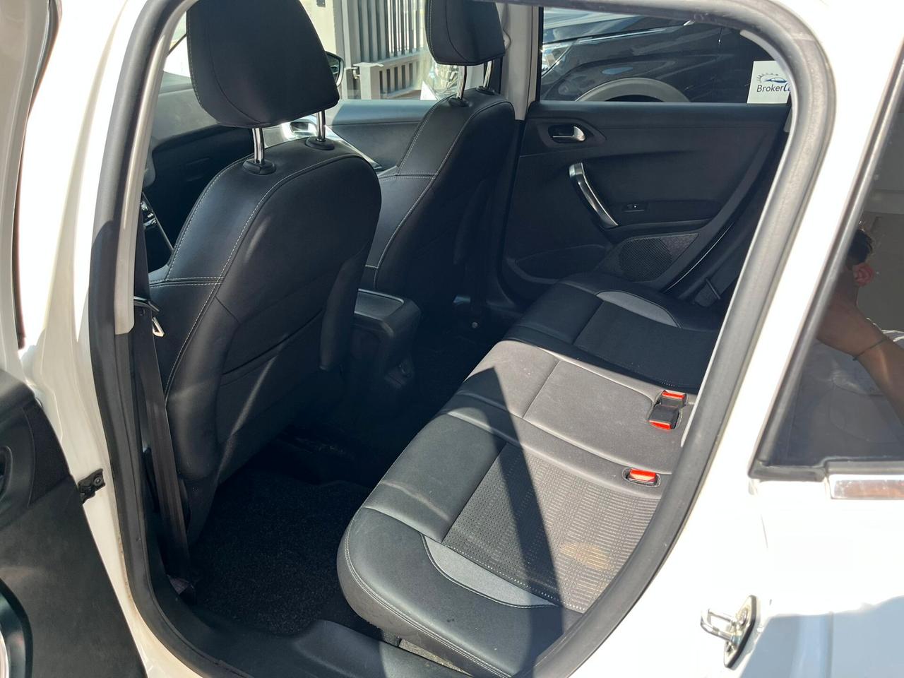 Peugeot 2008 1.6 e-HDi 115 CV Stop&Start Féline