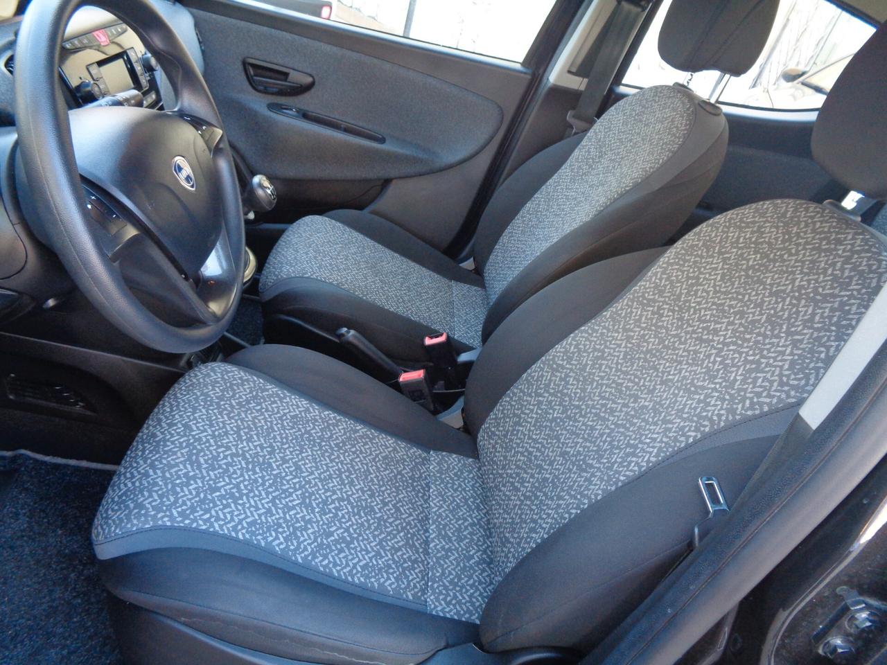 Lancia Ypsilon 1.0 FireFly 5 posti S&S Hybrid Silver