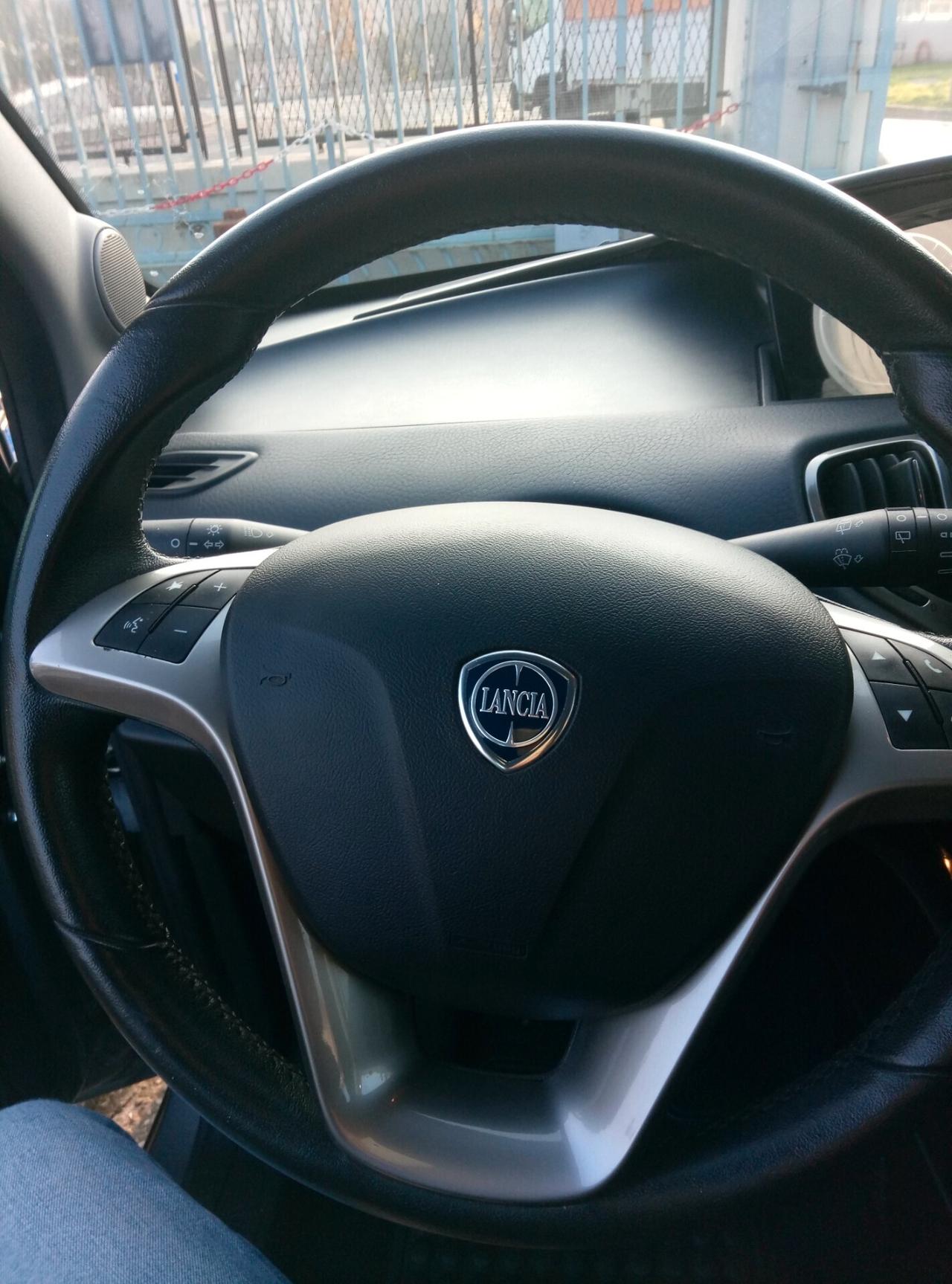 Lancia Ypsilon 1.0 FireFly 5 porte S&S Hybrid Gold