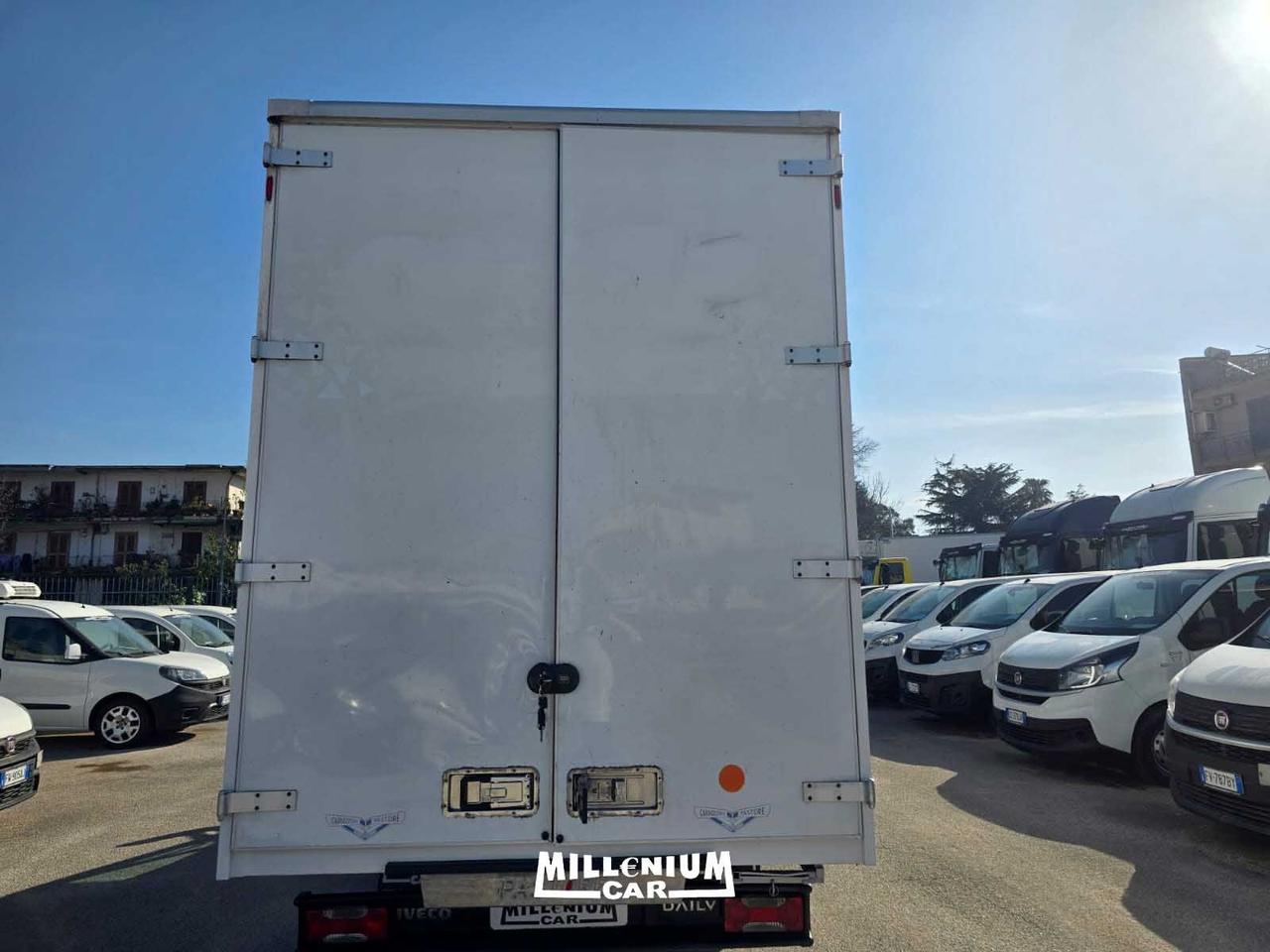 35-18 FURGONE 4,50 2020