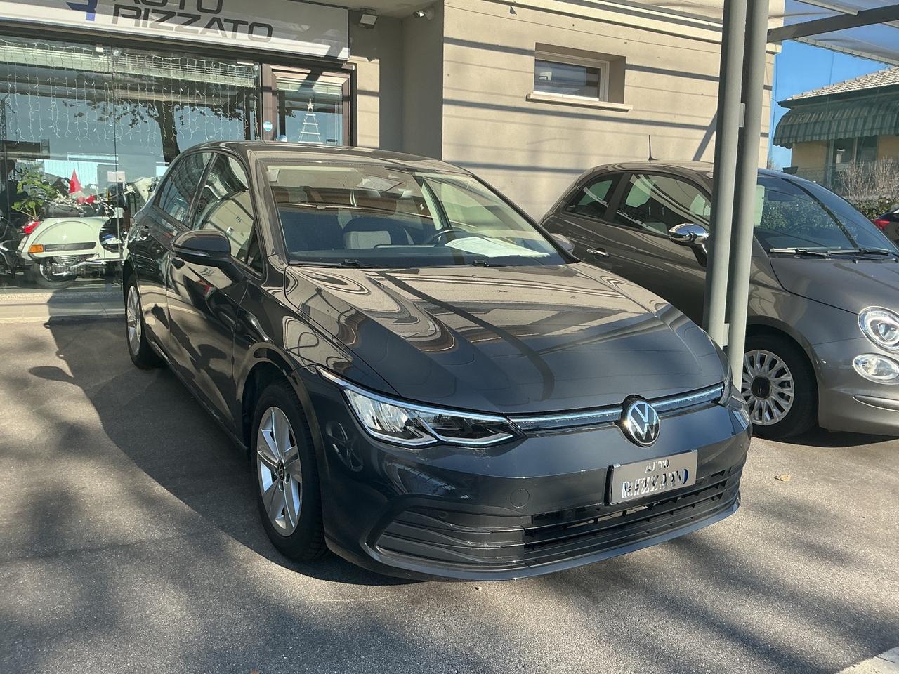 Volkswagen Golf 1.0 eTSI EVO DSG Life - grigio pastello