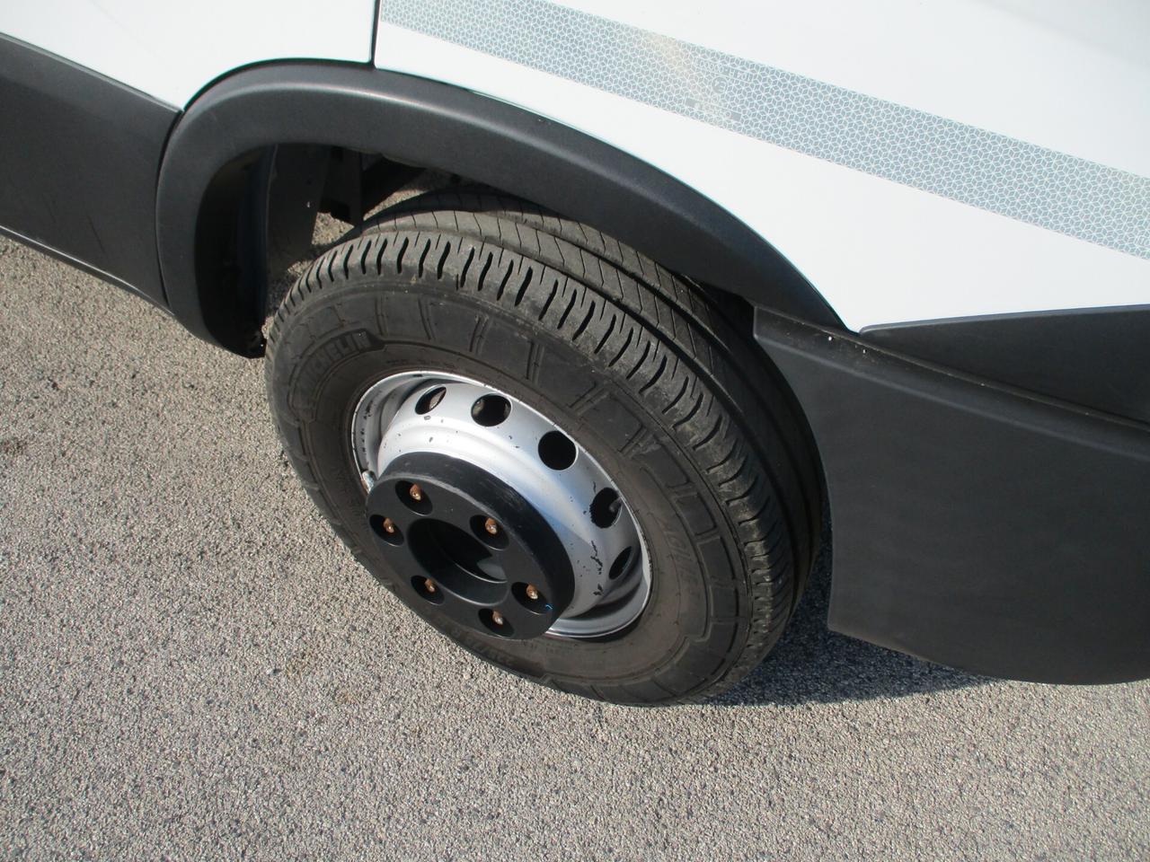 Iveco Daily 60C15 3000 150CV E5 FRIGO+PEDANA ATP FRCX 09/25