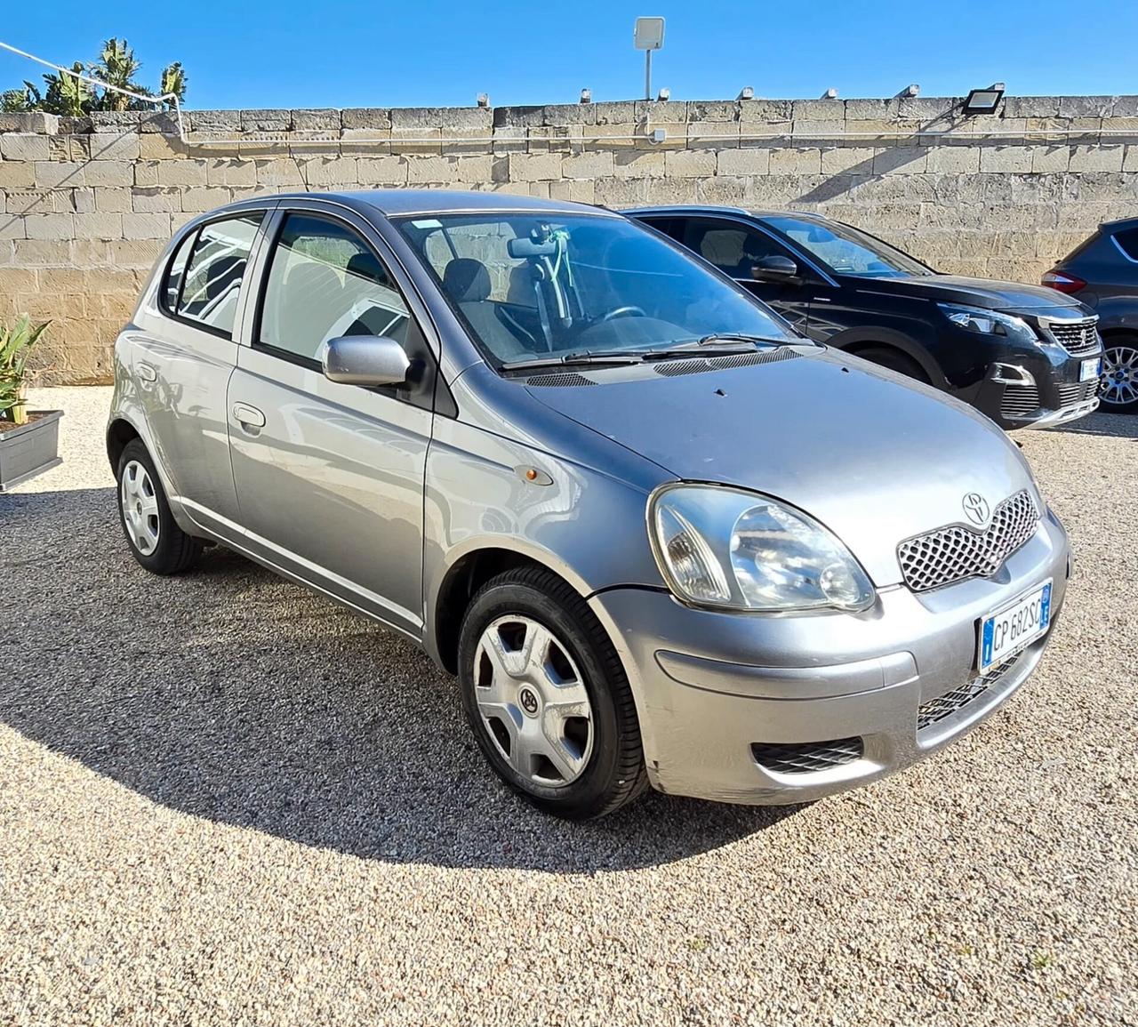 Toyota Yaris 1.0i 16V cat 5 porte Sol