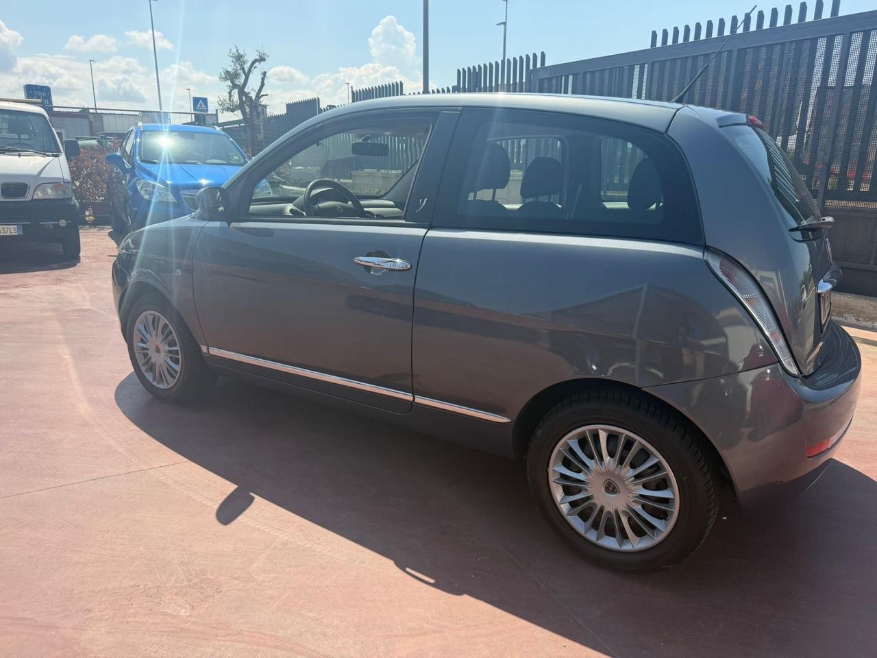 Lancia Ypsilon 1.3 MJT 75 CV Oro Bianco